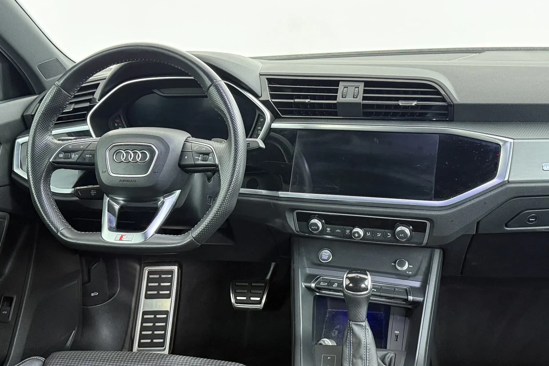 Audi Q3 Bordeaux vue 4 Audi Q3 en leasing sans apport à Bordeaux — vue 4