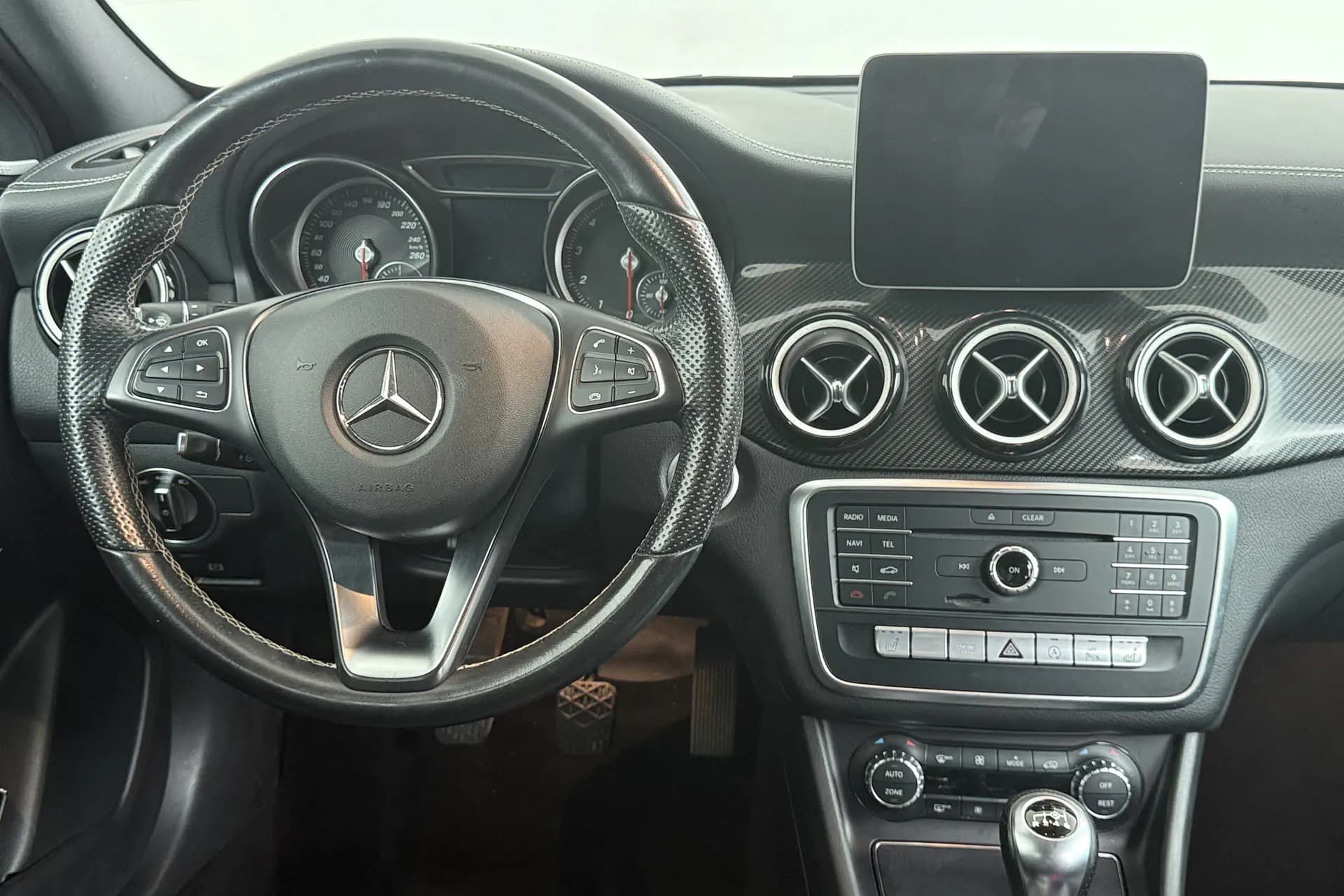 Mercedes-Benz GLA Bordeaux vue 4 Mercedes-Benz GLA en leasing sans apport à Bordeaux — vue 4