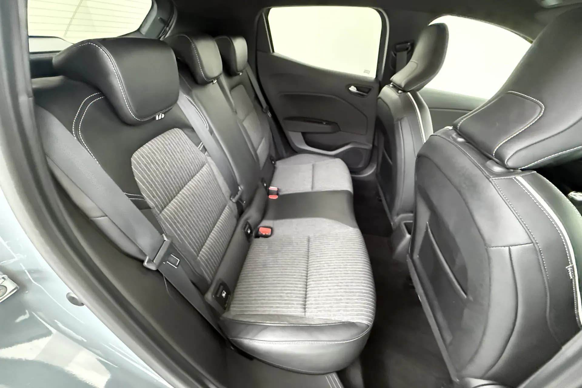 Renault Clio V Bordeaux vue 5 Renault Clio V en leasing sans apport à Bordeaux — vue 5