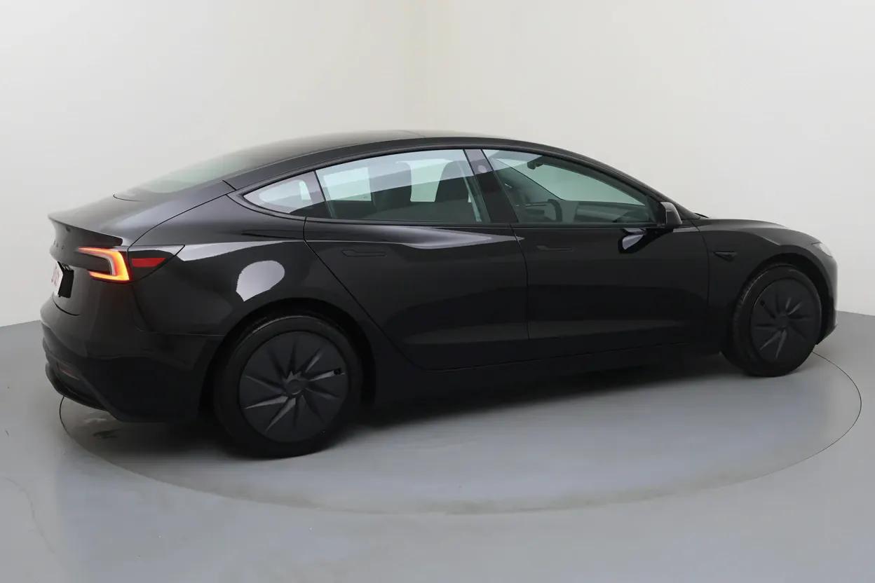 Tesla Model 3 Bordeaux vue 3 Tesla Model 3 en leasing sans apport à Bordeaux — vue 3