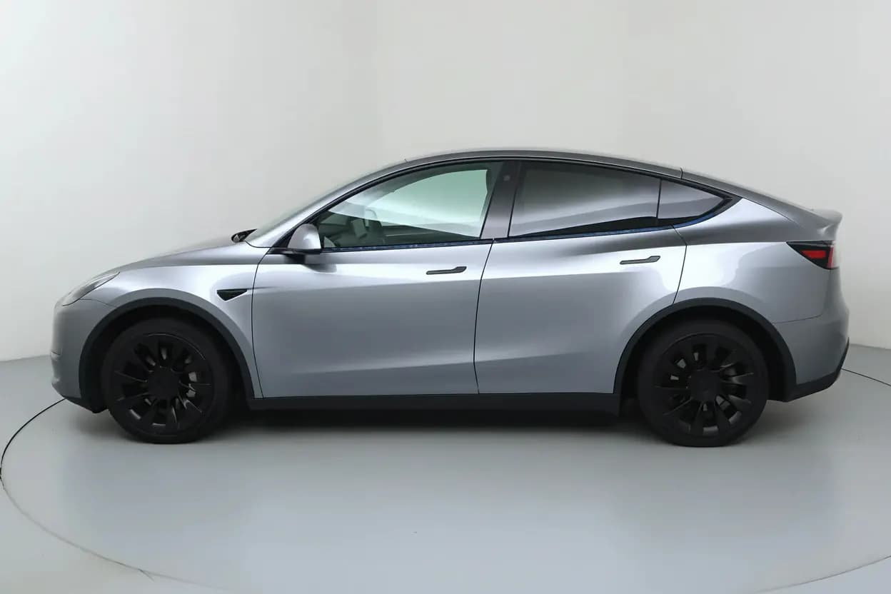 Tesla Model Y Bordeaux vue 2 Tesla Model Y en leasing sans apport à Bordeaux — vue 2